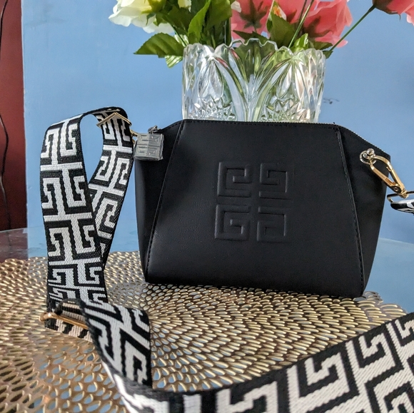 Givenchy - Picture 14 of 15